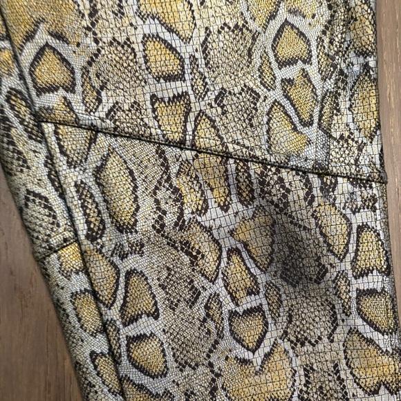 Free People $98 Rio Snakeskin High Rise Skinny Pants Gold Metallic Large EUC - Picture 5 of 12